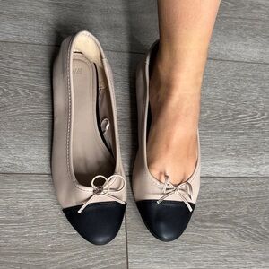 H&M Women's Elegant Black and Cream Flats